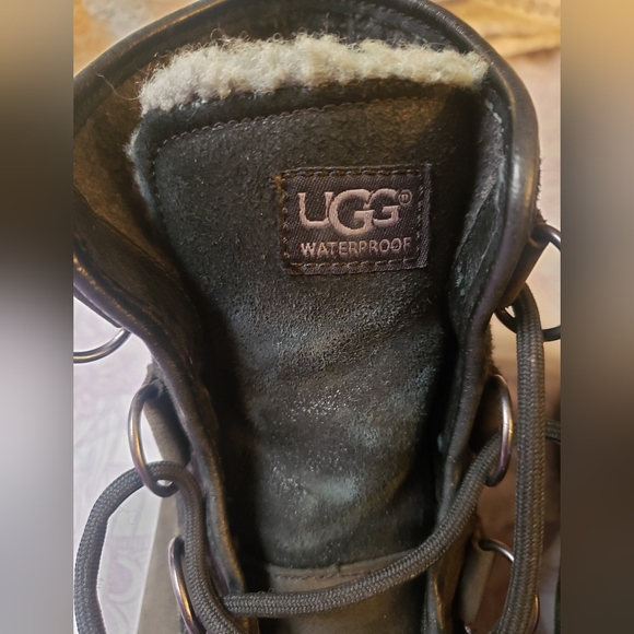 Ugg Cecile Duck Boots Women's Size 8 Waterproof Black Leather+Sherpa Gorpcore - Picture 10 of 16